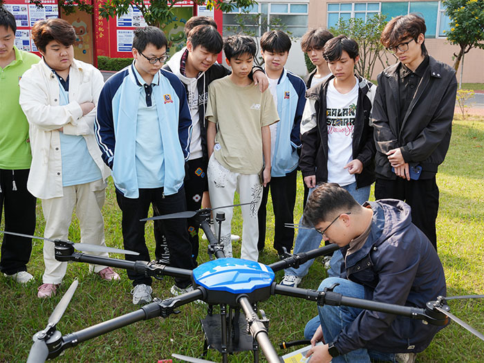 广州新华无人机体验课来啦!12月20日(周六)零基础也能解锁 “空中视角”,实操+干货双在线~ 广州新华无人机体验课来啦!12月20日(周六)零基础也能解锁 “空中视角”,实操+干货双在线~